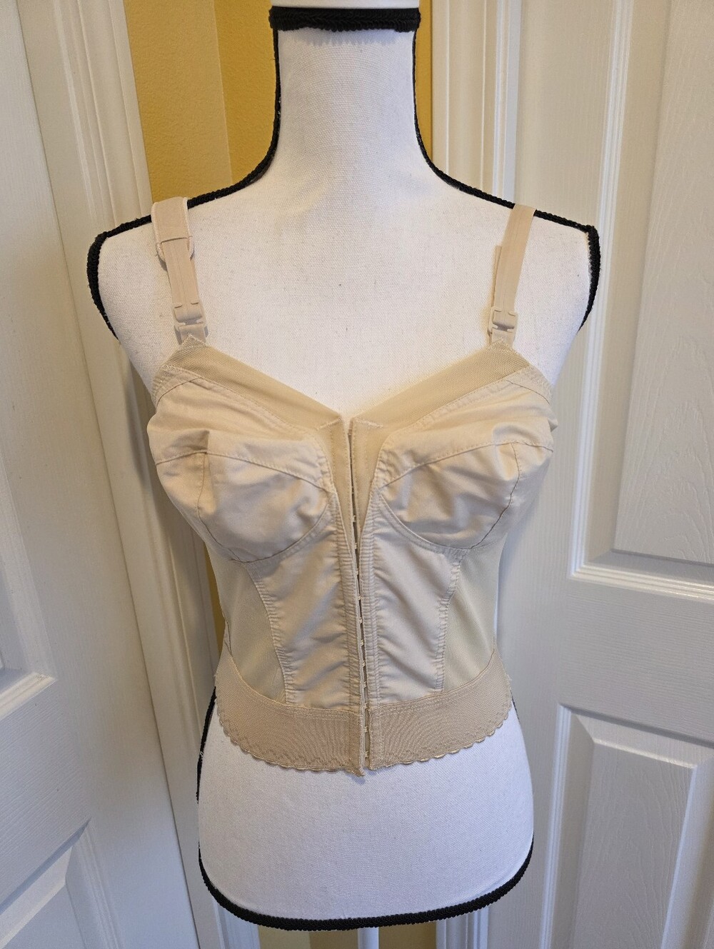 EXQUISITE FORM CREAM BUSTIER, SIZE 36B